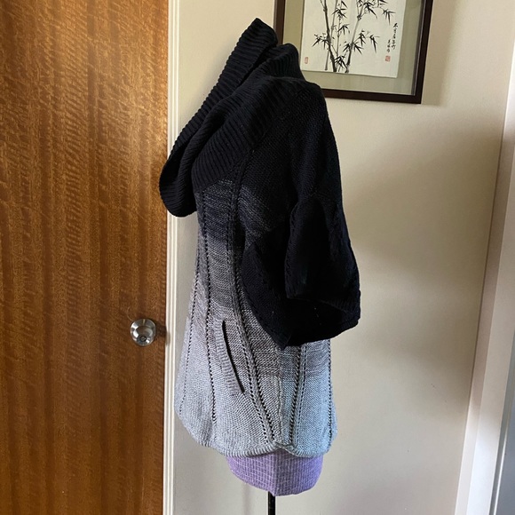 BCBG Ladies sweater w/kangaroo pocket - Picture 4 of 5